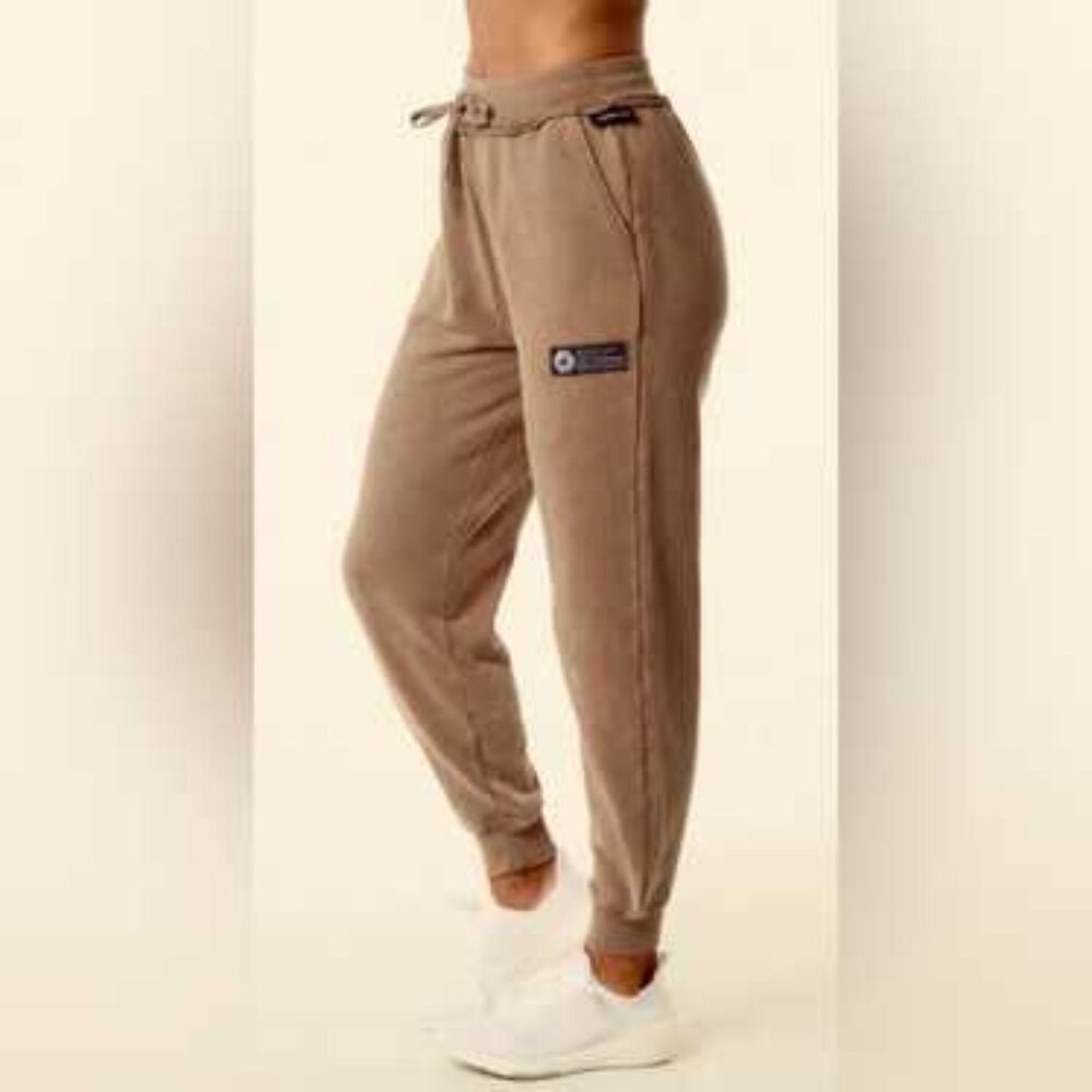 Alphalete Very Terry Jogger in Smokey Quartz - Women's Size M